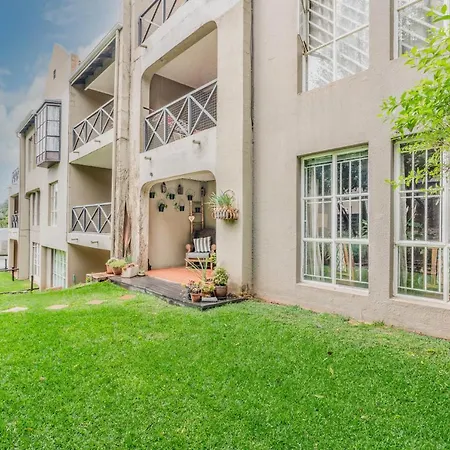 Modern 2 Bedroom Apartment In Vibrant Melville 99 Johannesburg Exterior foto