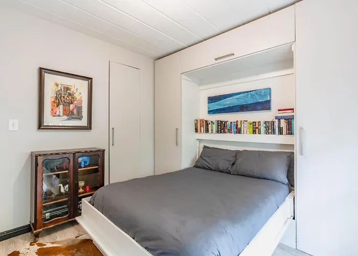 Modern 2 Bedroom Apartment In Vibrant Melville 99